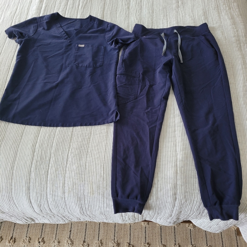 Figs navy scrubs size small
